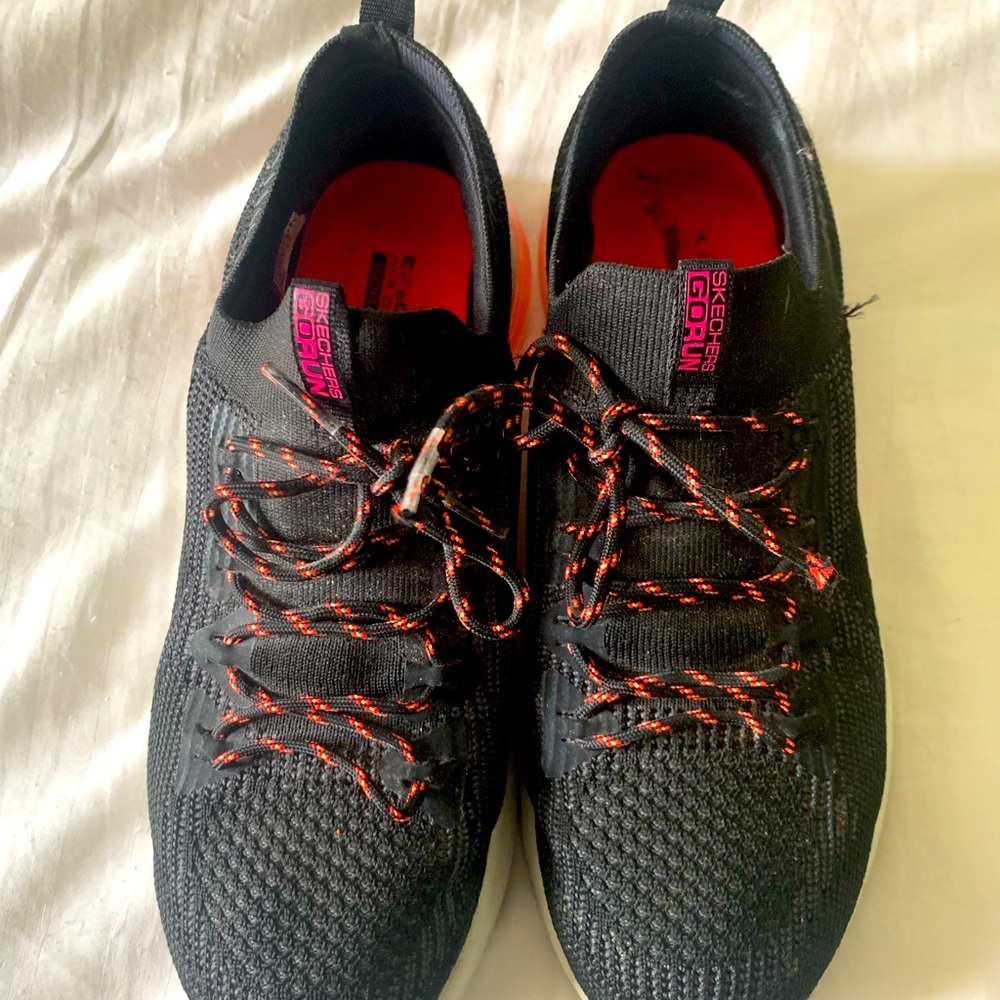 USED BUT NOT ABUSED PAIR OF SKETCHERS TENNIS SHOES. SIZE 8 1/2.